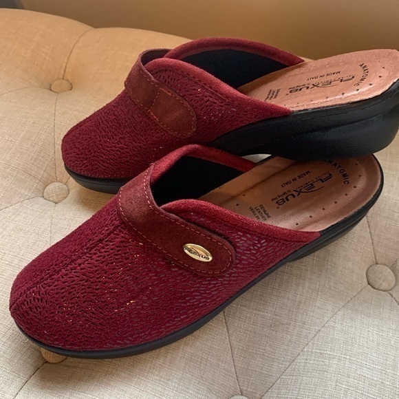 Spring Step Shoes - NWOT Flexus by Spring Step Burgundy sueded clogs 8/8.5